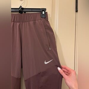 Nike mauve training joggers